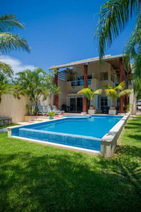 Cheerful Beach front 3 bedrooms houseLongo